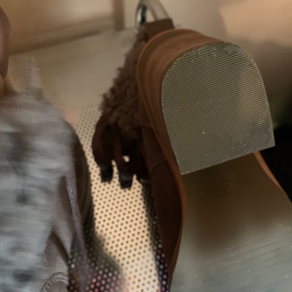 Ugg Jaxon lace boots - Picture 9 of 10